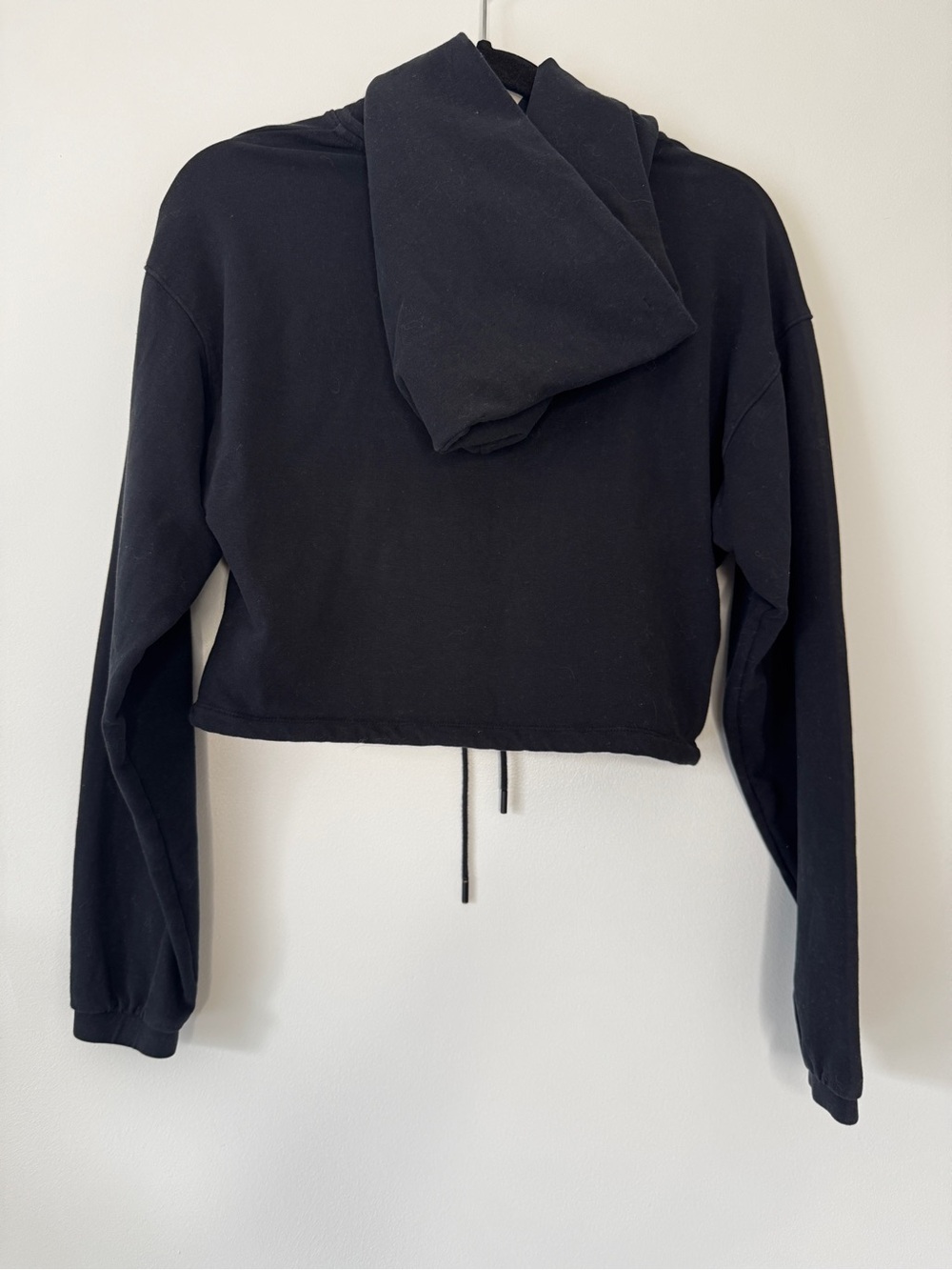 Aritizia The Group Babaton Weekender Hoodie Fleece Soft Cropped Black Sz XXS - Picture 3 of 15